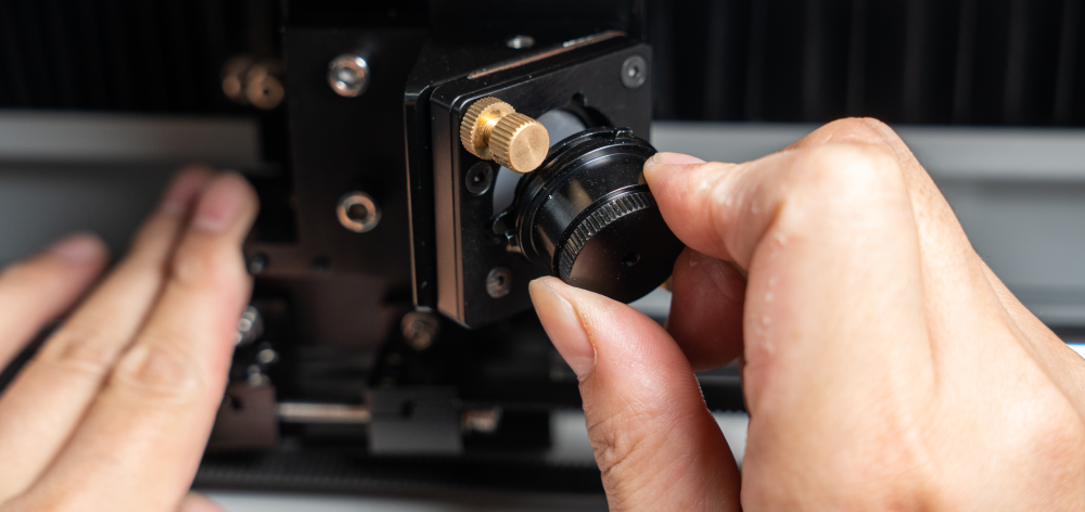 AEON MIRA 9S laserski gravirni stroj 60W
